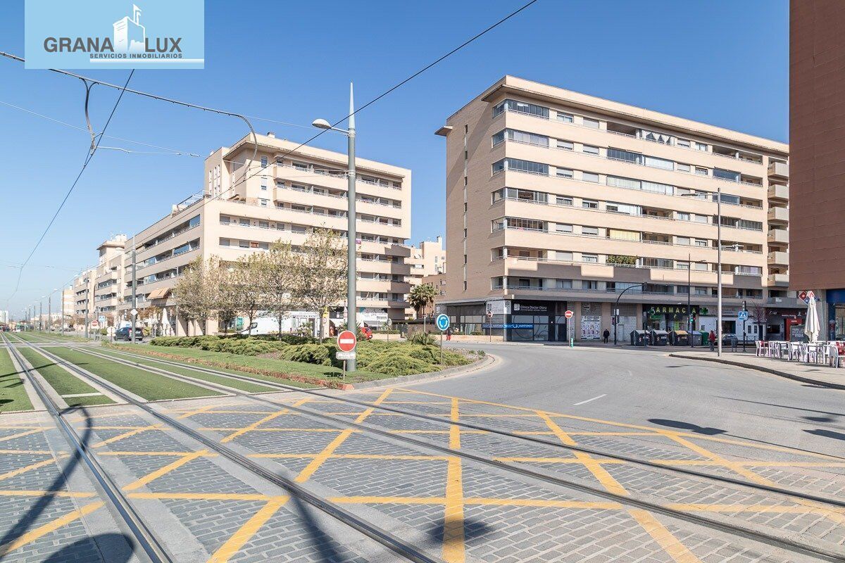 Retail in Granada for sale Building Photo- Image 1 of 12