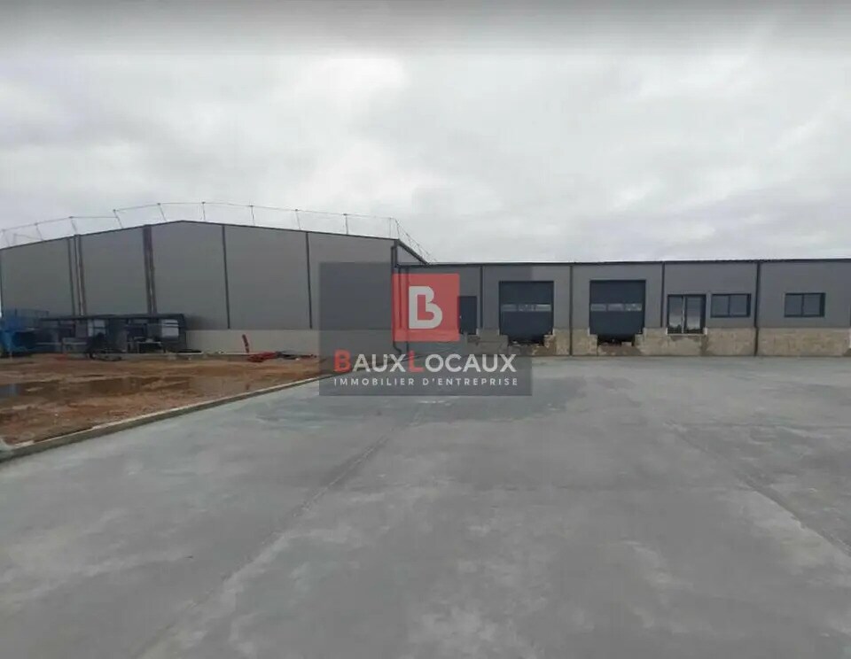 Location Entrepôt 3 000 m² - Photo 1