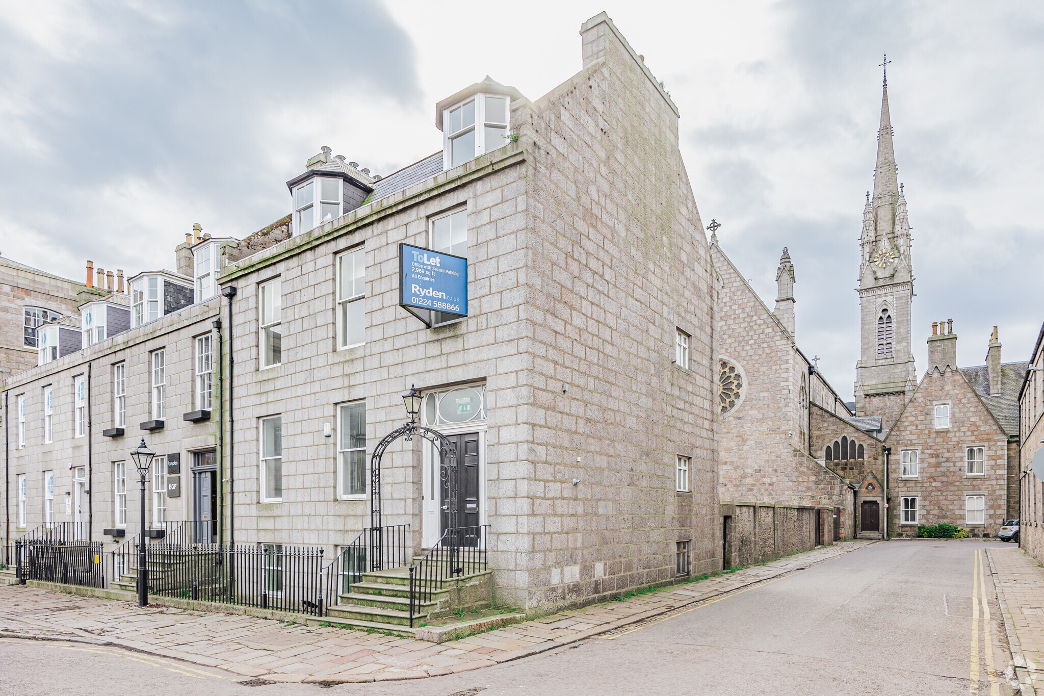 19 Golden Sq, Aberdeen to rent Building Photo- Image 1 of 4