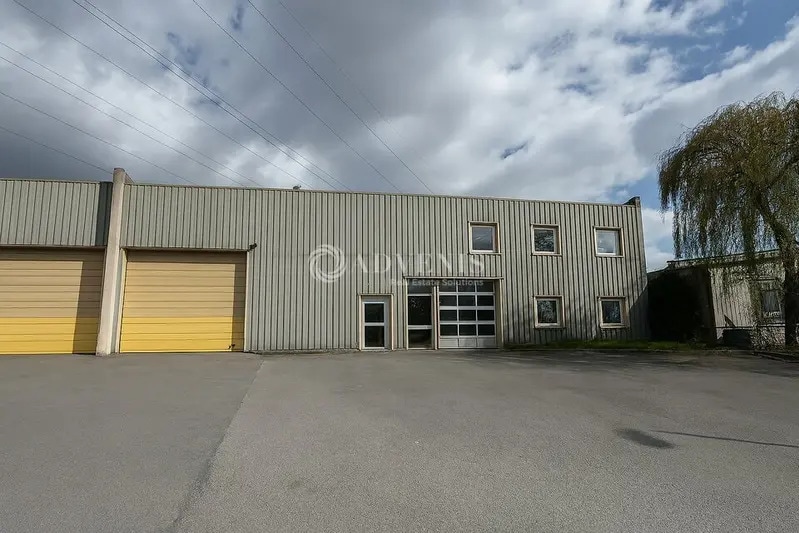 Light Industrial in Neuilly-Plaisance to rent Building Photo- Image 1 of 12