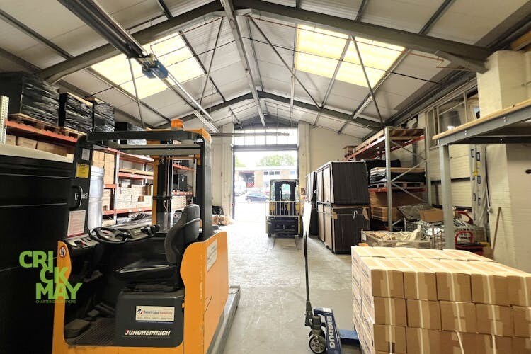 Blatchford Rd, Horsham to rent Interior Photo- Image 1 of 5