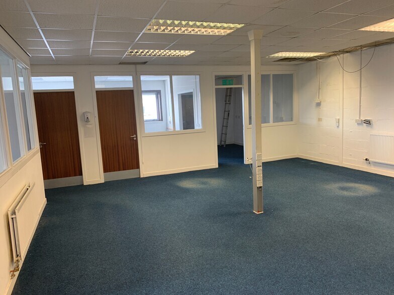 Nobel Rd, Dundee to rent - Building Photo - Image 2 of 4