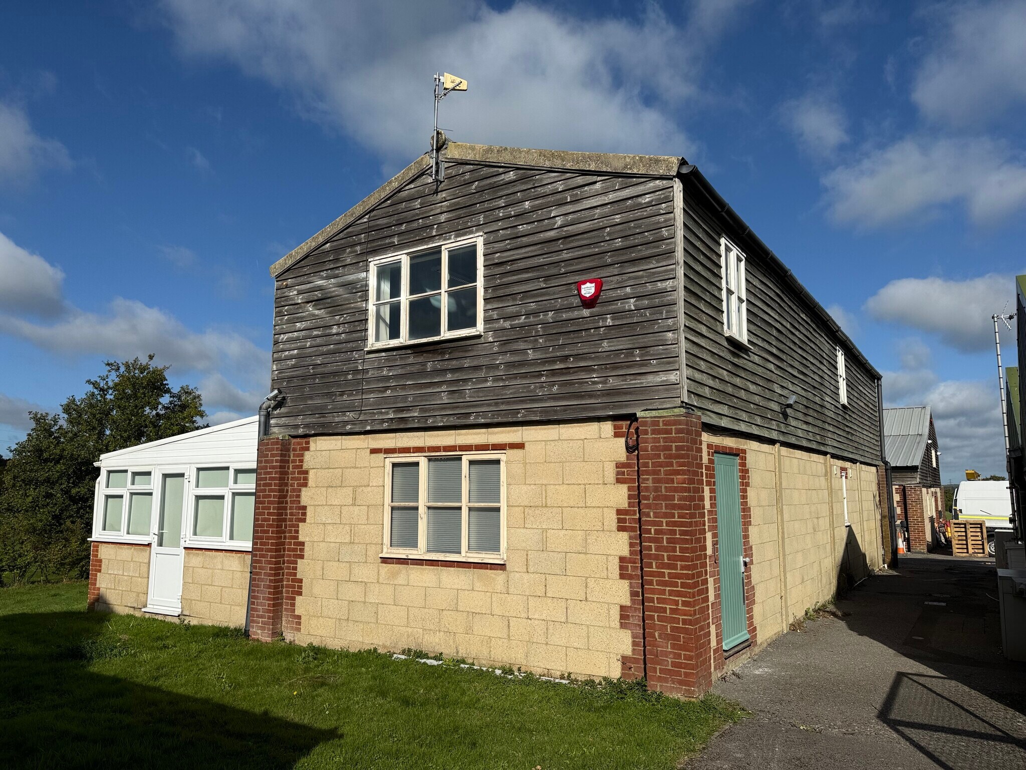 Office in Unit 4 High Cross Farm, Henfield Road, Albourne Road, Hurstpierpoint to rent Building Photo- Image 1 of 13