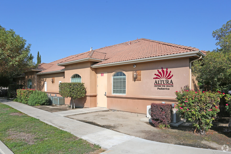 1186 E Leland Ave, Tulare, CA for rent - Building Photo - Image 3 of 8