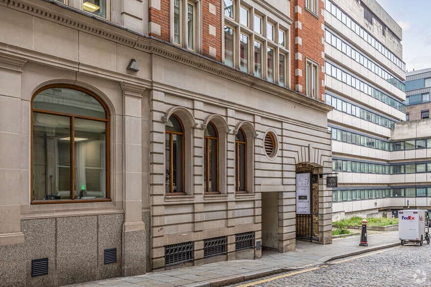 2 Idol Ln, London to rent - Building Photo - Image 2 of 4