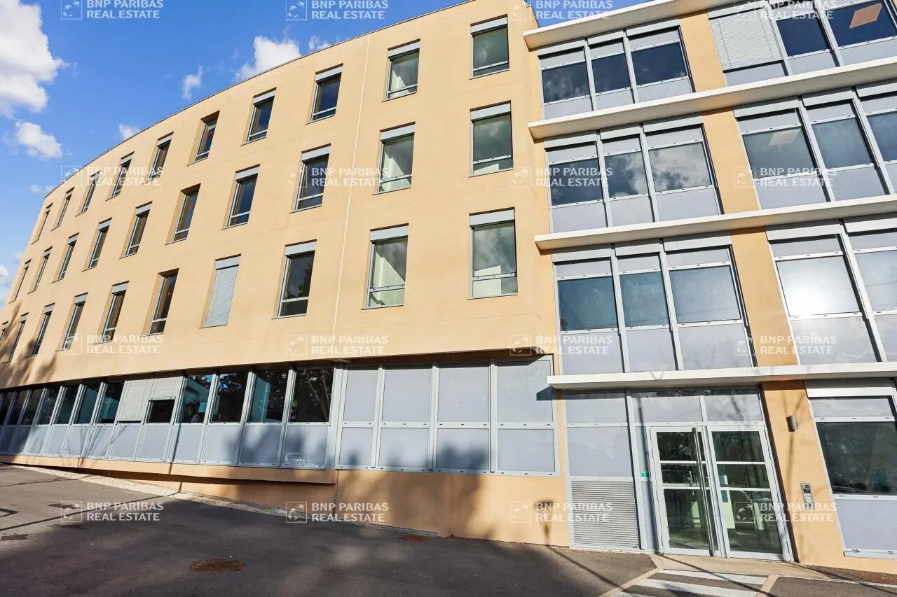 Office in Aix-en-Provence to rent Building Photo- Image 1 of 19