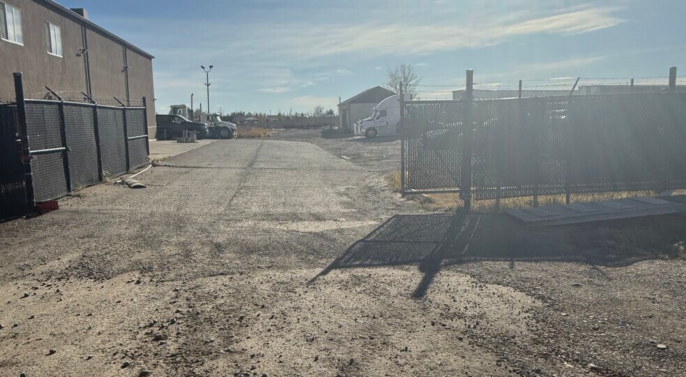 4207 80 Ave NE, Calgary, AB to rent - Building Photo - Image 3 of 6