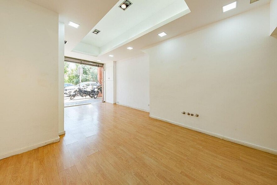 Retail in Sant Andreu de la Barca, Barcelona to rent - Interior Photo - Image 2 of 3