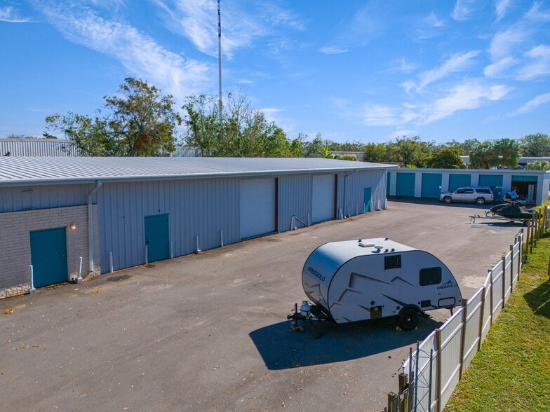 3945 Sawyer Rd, Sarasota, FL to rent - Building Photo - Image 2 of 9