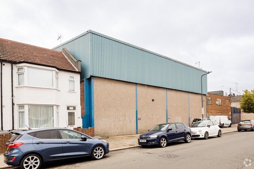 23 Colin Rd, London for sale - Primary Photo - Image 1 of 2