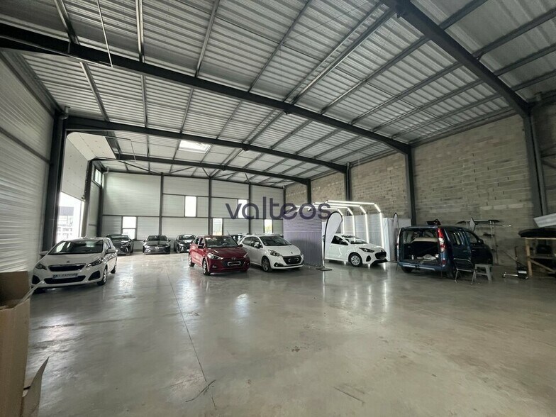Light Industrial in Seysses to rent - Interior Photo - Image 2 of 3
