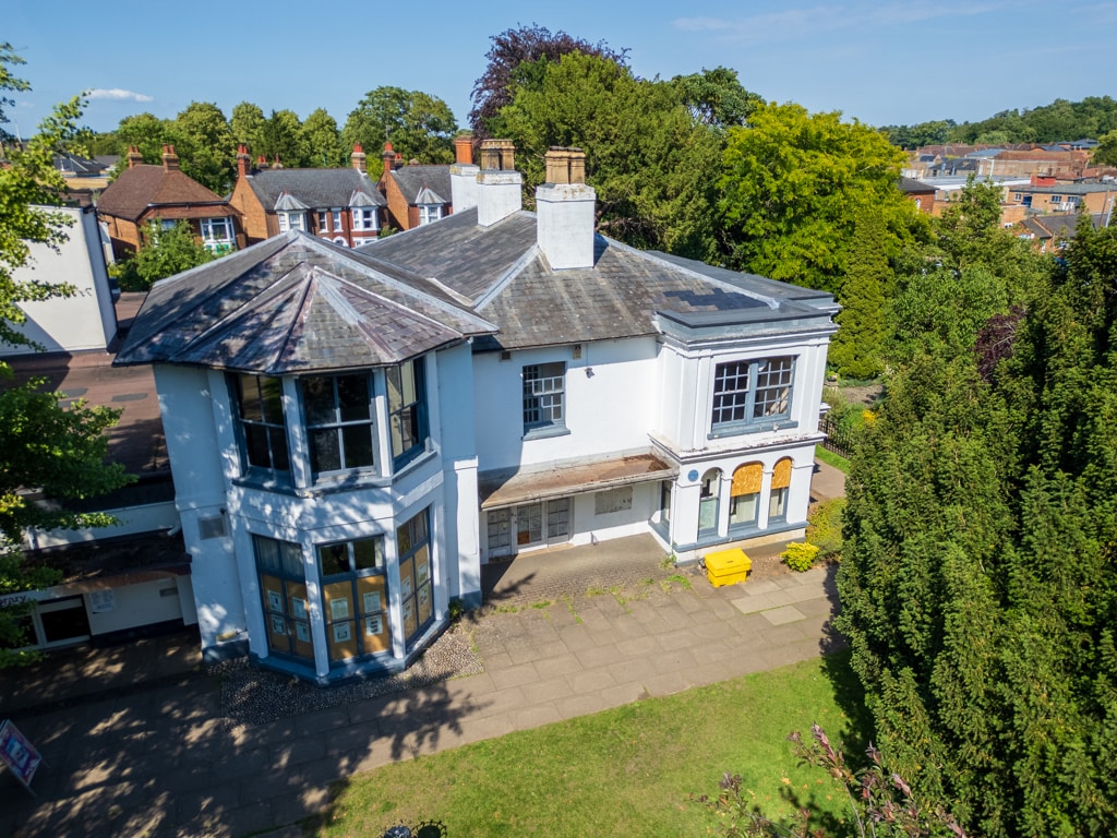 103 Paynes Park, Hitchin to rent Building Photo- Image 1 of 7