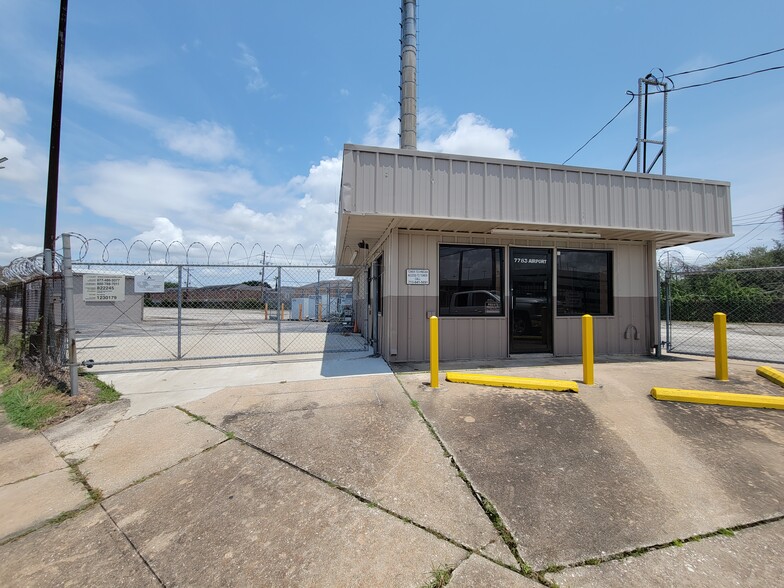 7783 Airport Blvd, Houston, TX for rent - Building Photo - Image 1 of 18