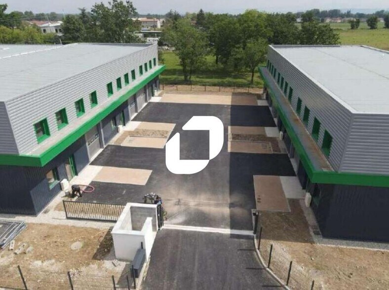Light Industrial in Tignieu-Jameyzieu to rent - Building Photo - Image 2 of 8