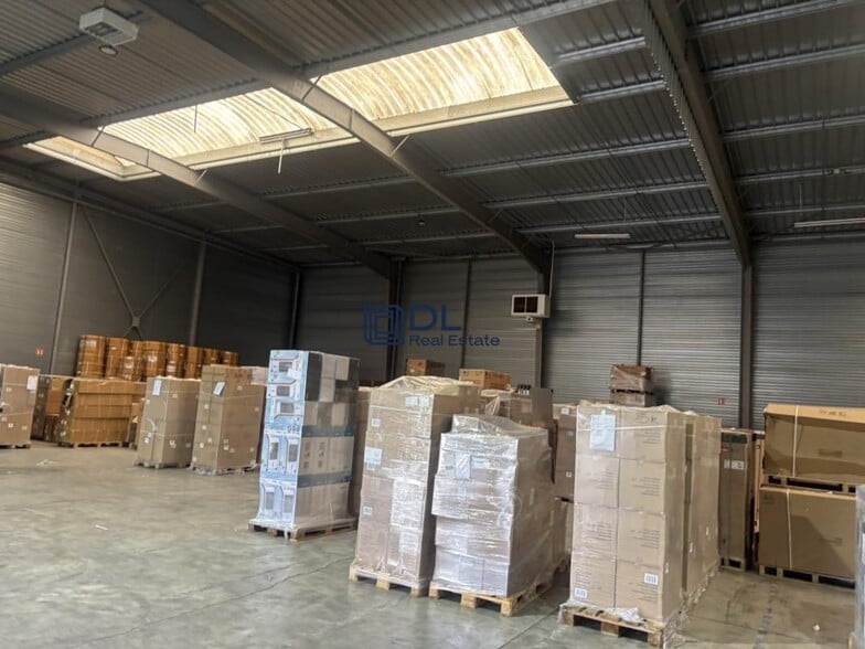 Industrial in Santeny for sale - Interior Photo - Image 1 of 13