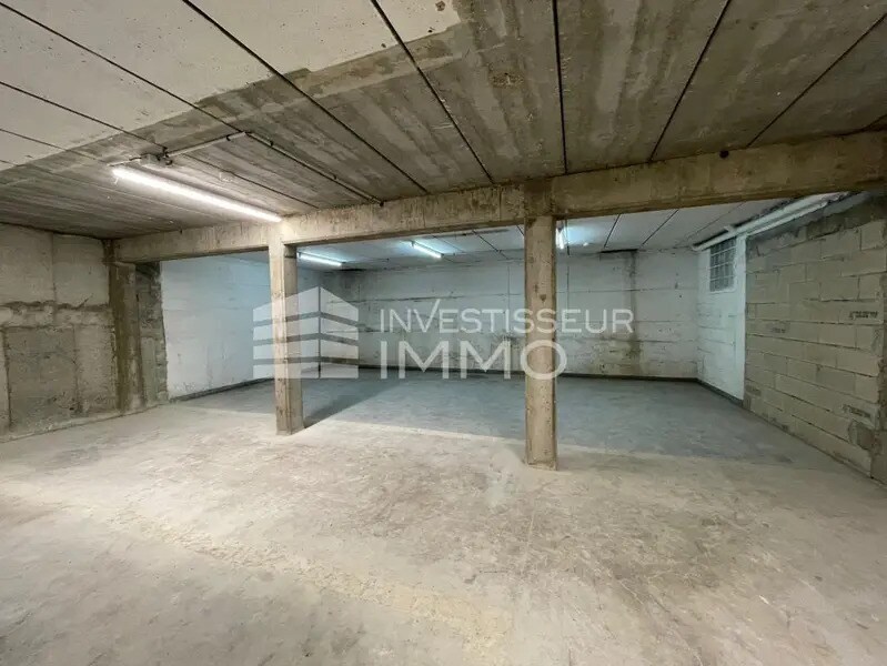 Retail in Melun to rent Interior Photo- Image 1 of 7