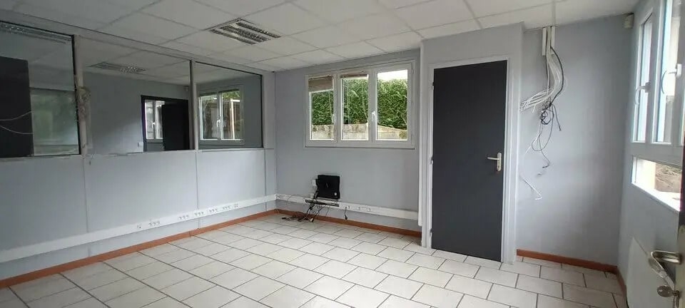 Location Entrepôt 398 m² - Photo 1