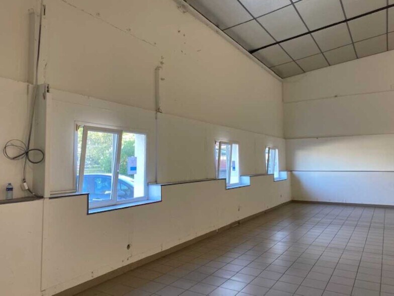 Light Industrial in Décines-Charpieu to rent - Interior Photo - Image 3 of 5