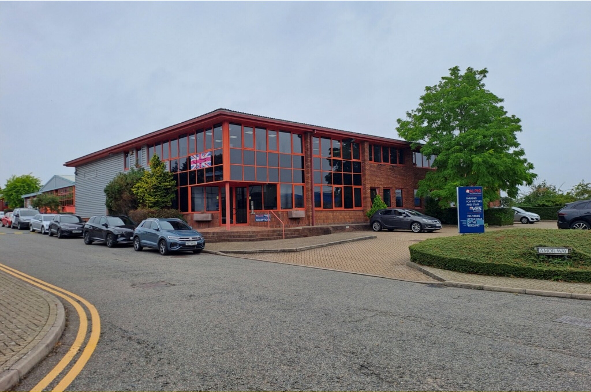 18 Amor Way, Letchworth Garden City to rent Building Photo- Image 1 of 3