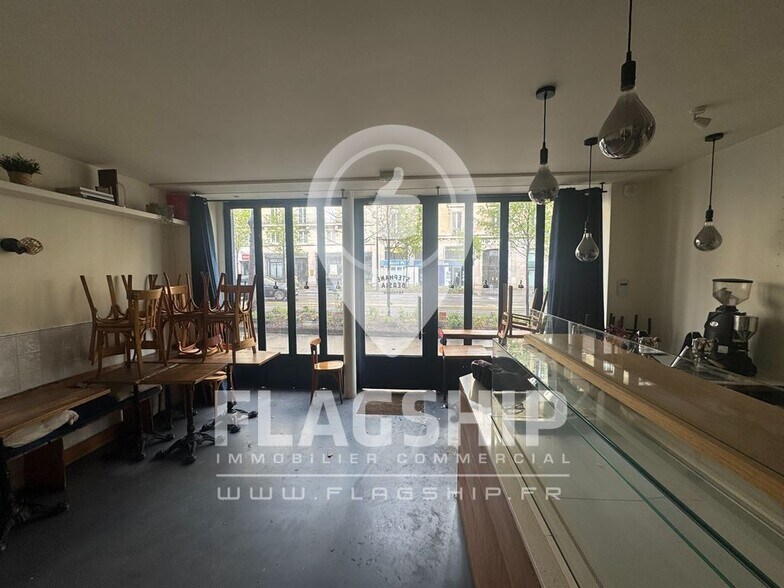 Retail in Paris to rent - Interior Photo - Image 2 of 9