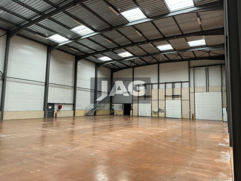 Light Industrial in Lozanne for sale - Building Photo - Image 2 of 15