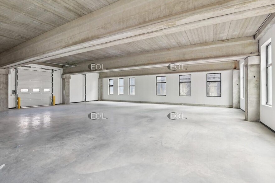 Light Industrial in Nanterre to rent - Interior Photo - Image 3 of 7