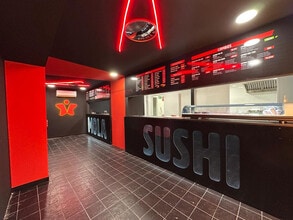 Retail in Madrid, Madrid to rent Interior Photo- Image 2 of 4