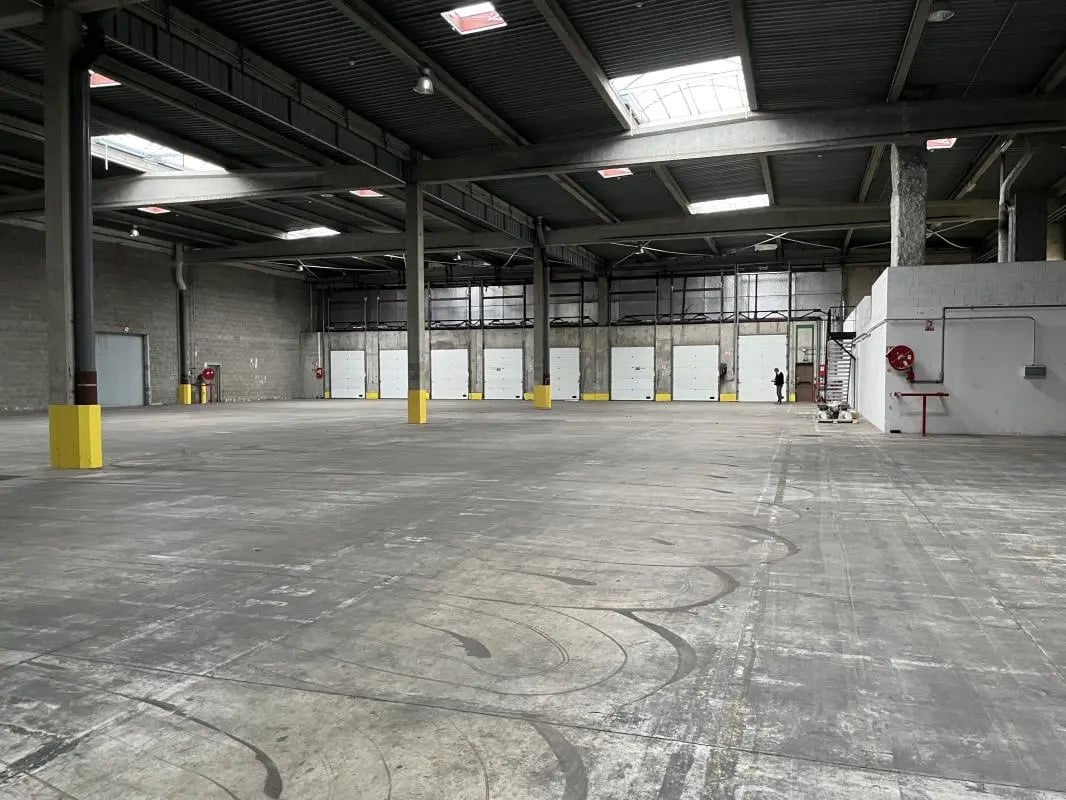 Light Industrial in Corbas to rent Interior Photo- Image 1 of 8