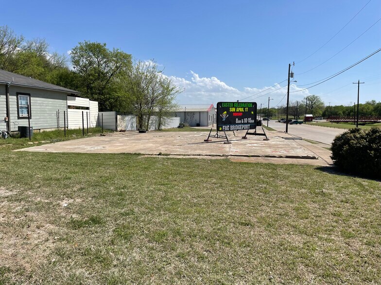 1102 10th St, Bridgeport 76426 UK