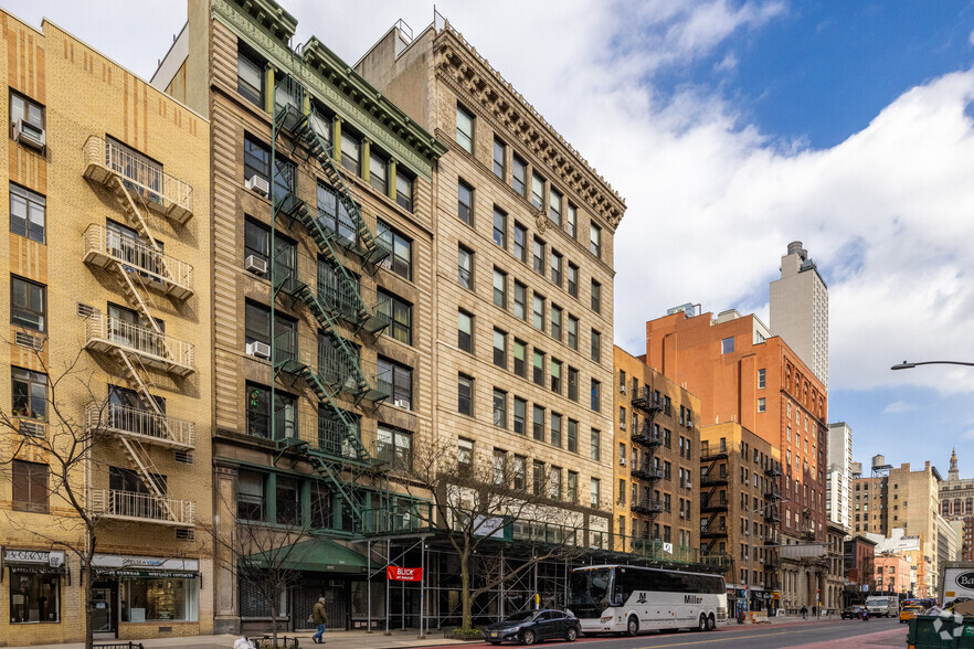 235 W 23rd St, New York, NY for sale - Primary Photo - Image 1 of 1