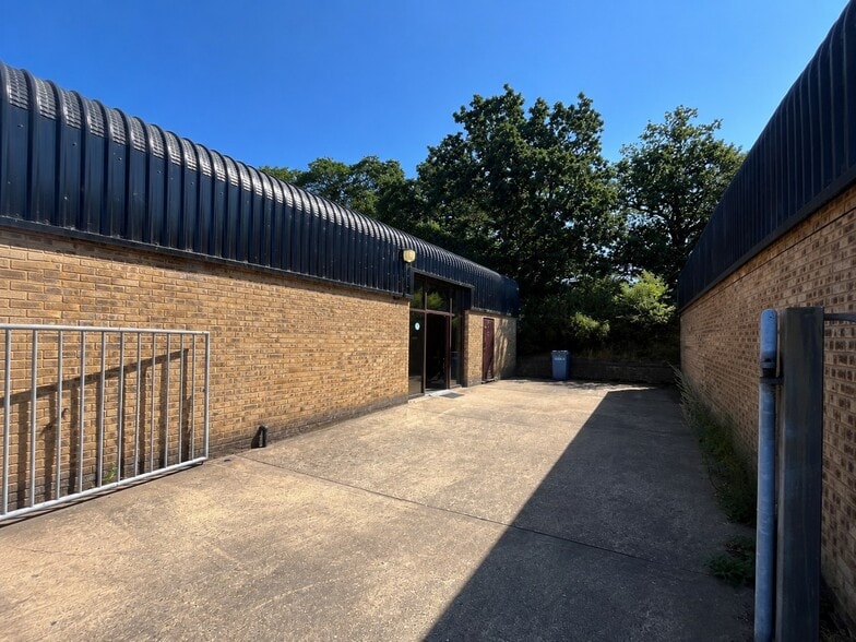 9 Peartree Rd, Stanway for sale - Building Photo - Image 2 of 9