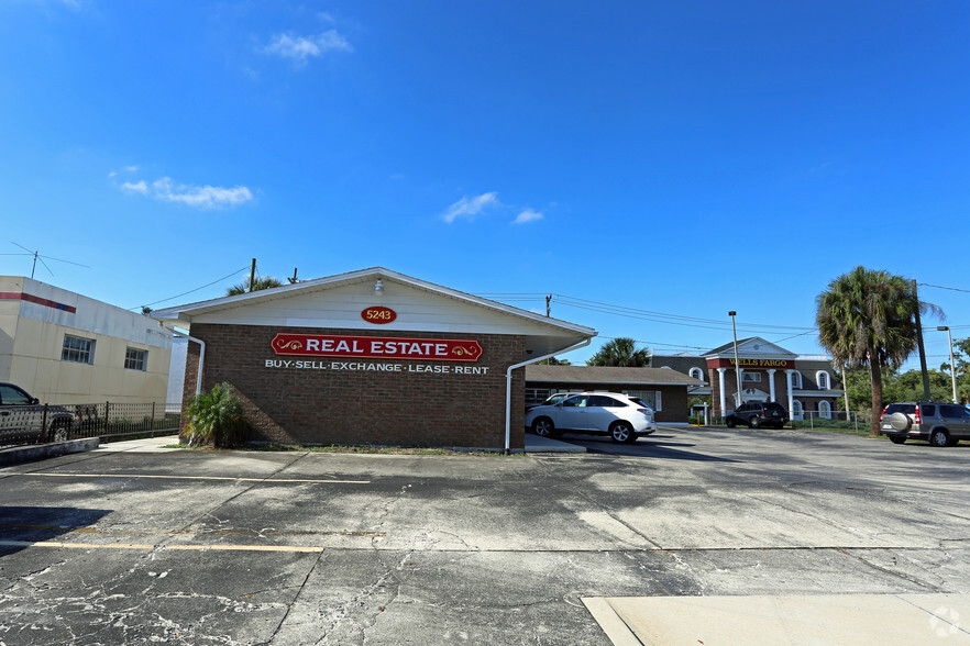 5243 Gall Blvd, Zephyrhills, FL for rent - Building Photo - Image 2 of 4