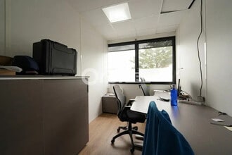 Industrial in Bron to rent Interior Photo- Image 2 of 6