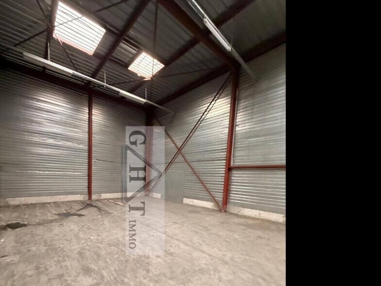 Industrial in Wissous for sale - Interior Photo - Image 2 of 6