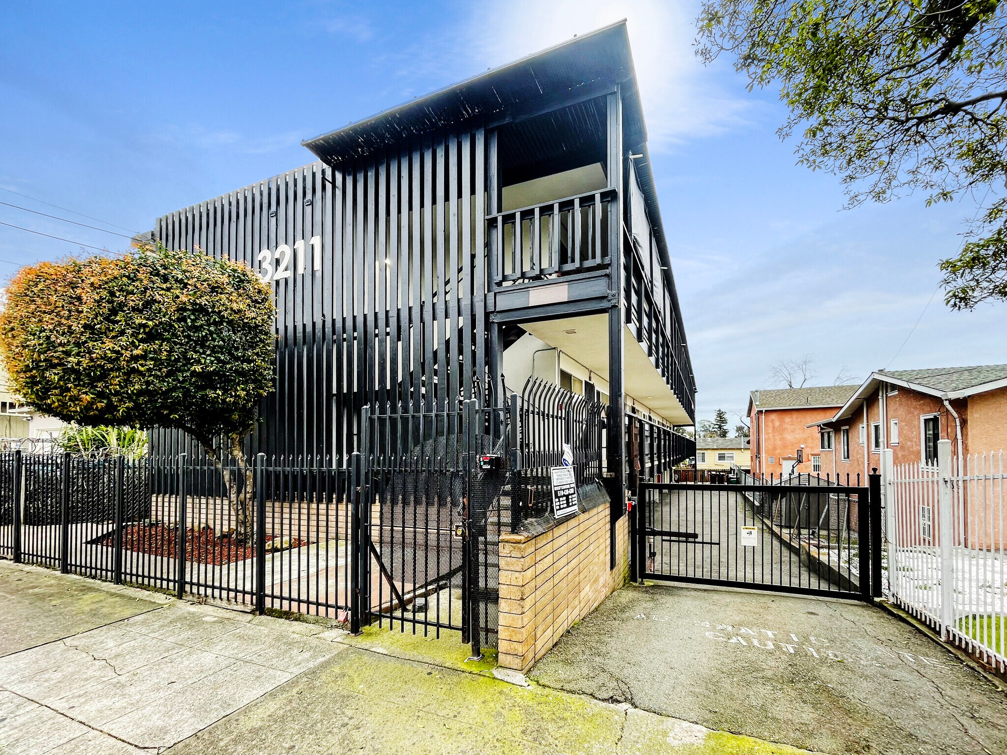 3211 School St, Oakland, CA for sale Building Photo- Image 1 of 1