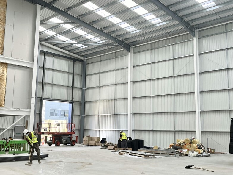 Station Road Approach, Waltham Cross to rent - Building Photo - Image 3 of 5