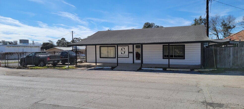 101 S San Marcos, Dripping Springs, TX for sale - Building Photo - Image 1 of 1