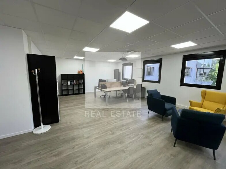4 Allee De L'Expansion, Francheville for sale - Interior Photo - Image 2 of 10