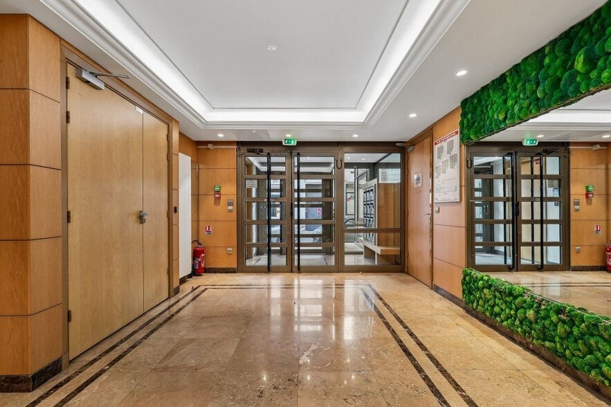 16 Rue De Solferino, Boulogne-Billancourt to rent - Building Photo - Image 2 of 5