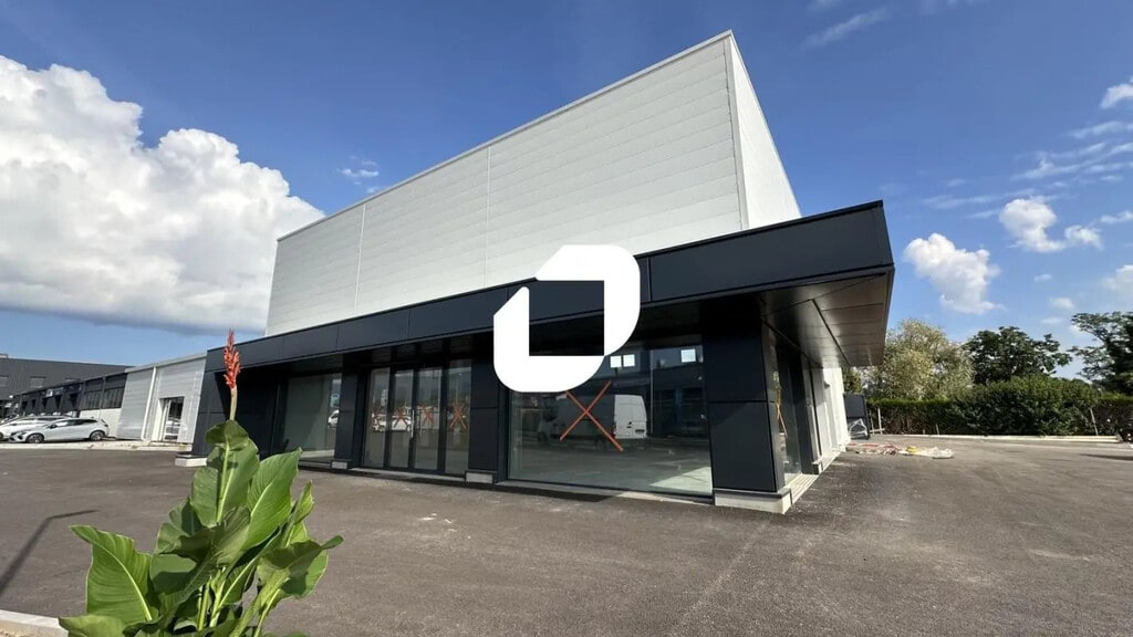 Location Local d'activités 350 m² - Photo 1