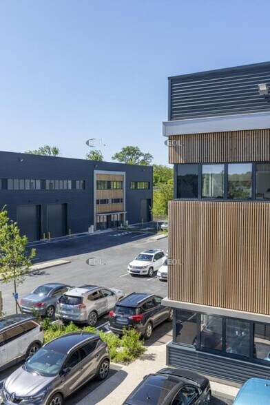 Light Industrial in Vaires-sur-Marne to rent - Building Photo - Image 2 of 7