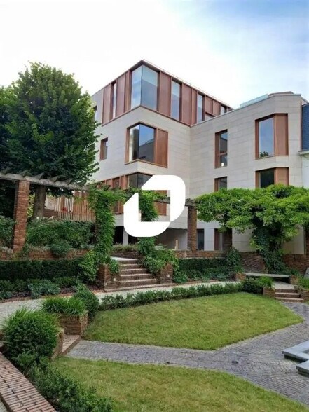 Office in Lille to rent - Building Photo - Image 1 of 7