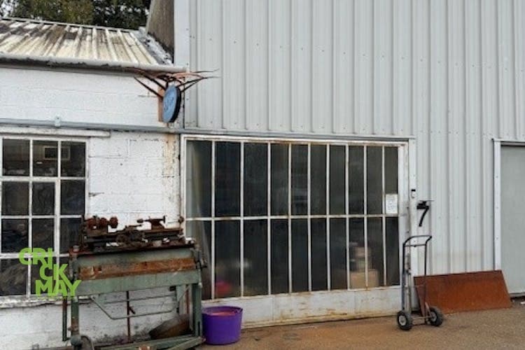 22 Wivelsfield Rd, Haywards Heath to rent - Building Photo - Image 1 of 1