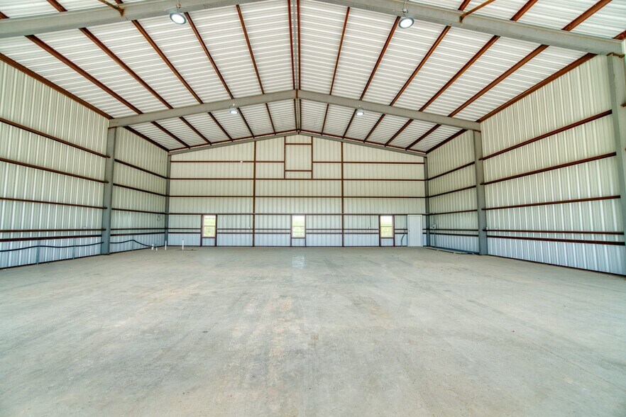 15850 Salado Airport Rd, Salado, TX for sale - Interior Photo - Image 2 of 26