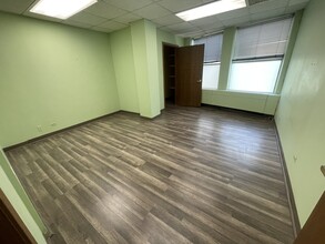 1515 N Harlem Ave, Oak Park, IL for rent Interior Photo- Image 1 of 6