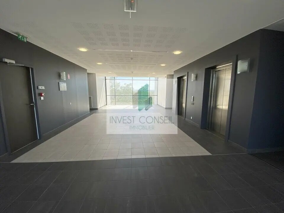 14-16 Rue De L'Equerre, SAINT-OUEN-L'AUMONE to rent Interior Photo- Image 1 of 5
