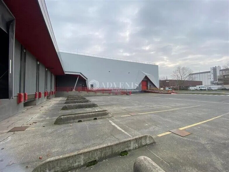Industrial in Gennevilliers to rent - Building Photo - Image 2 of 6