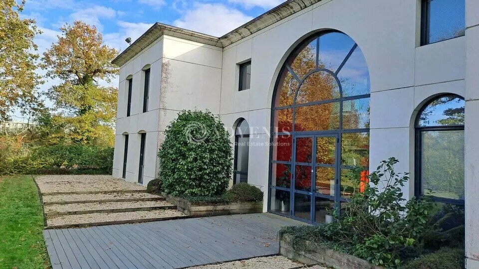 Office in Carquefou to rent Building Photo- Image 1 of 11