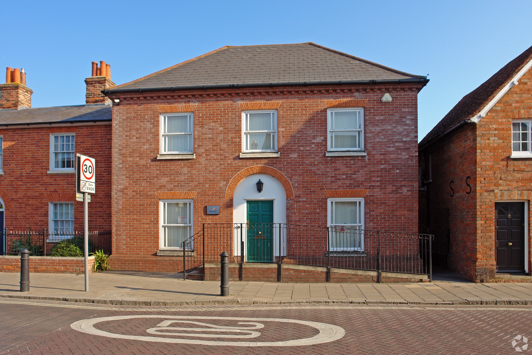 1A High St, Reading to rent Primary Photo- Image 1 of 4