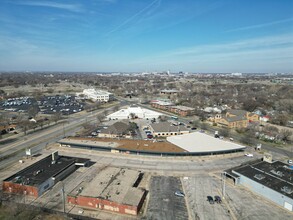 2747 Boulevard Plz, Wichita, KS for rent Building Photo- Image 1 of 5